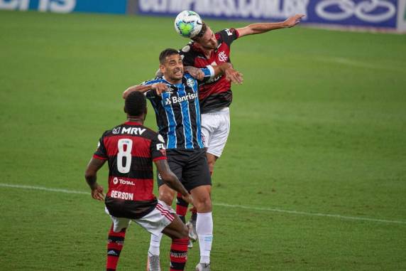 Pepê abriu o placar para o Tricolor e Gabigol, de pênalti, deixou tudo igual