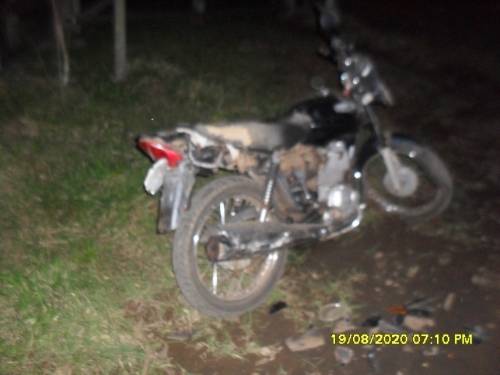 Colisão envolveu motocicleta e caminhonete