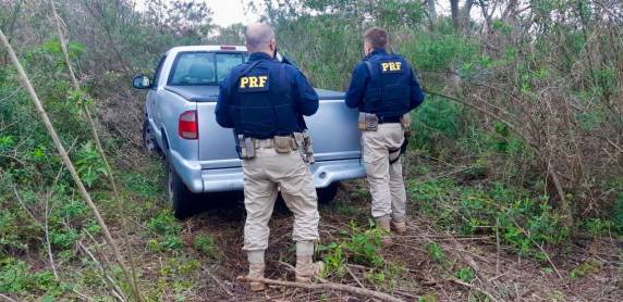 PRF prende criminoso e recupera duas caminhonetes furtadas em Passo Fundo - foto 3