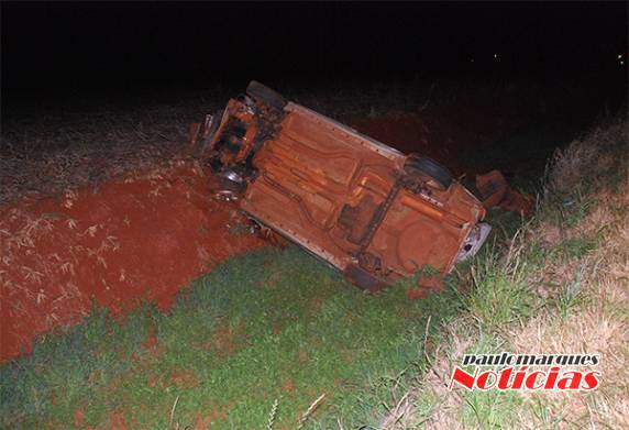 Veículo táxi fica destruído e uma criança fica ferida em acidente na BR 472 em Três de Maio - foto 2