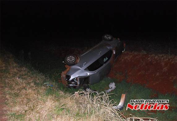 Veículo táxi fica destruído e uma criança fica ferida em acidente na BR 472 em Três de Maio - foto 4