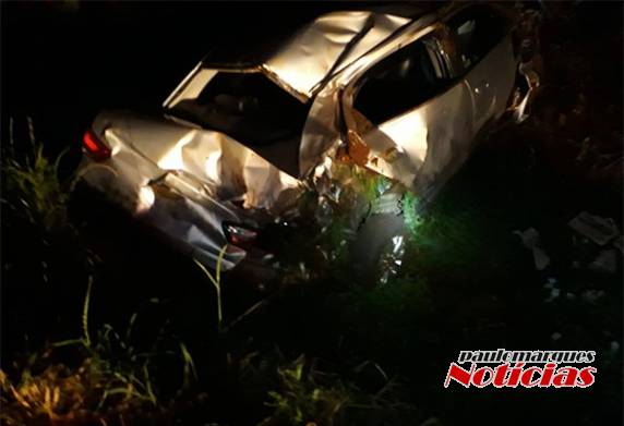 Veículo táxi fica destruído e uma criança fica ferida em acidente na BR 472 em Três de Maio - foto 6