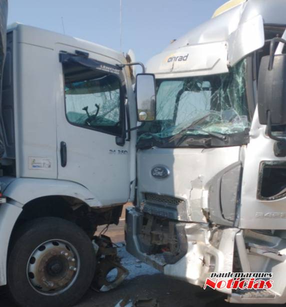 Colisão envolve dois caminhões e um automóvel e deixa feridos na BR 468, em Esquina Boa Vista - foto 2