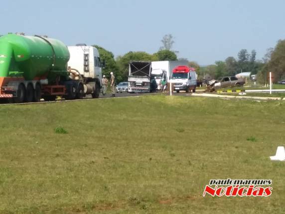Colisão envolve dois caminhões e um automóvel e deixa feridos na BR 468, em Esquina Boa Vista - foto 4