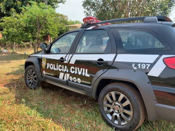 Agentes também apreenderam balança de precisão, dinheiro e um veículo