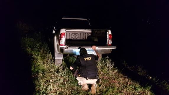 O veículo estava com as placas clonadas e demais sinais identificadores adulterados