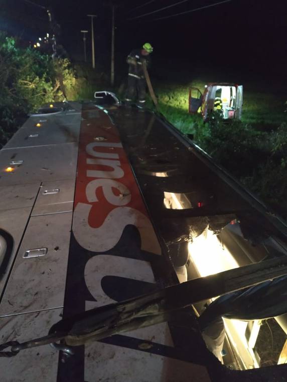 Veículo, com placas de Porto Alegre, saiu da cidade catarinense e tinha como destino o município de Bom Jesus (RS). Saída da pista ocorreu por volta das 00h30