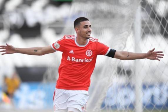 Time colorado garantiu a vitória na primeira etapa, no Rio, em jogo que teve o VAR em ação