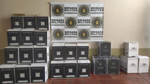 A mercadoria estava no interior de um veículo, o qual estava estacionado na Av. Palmeira das Missões