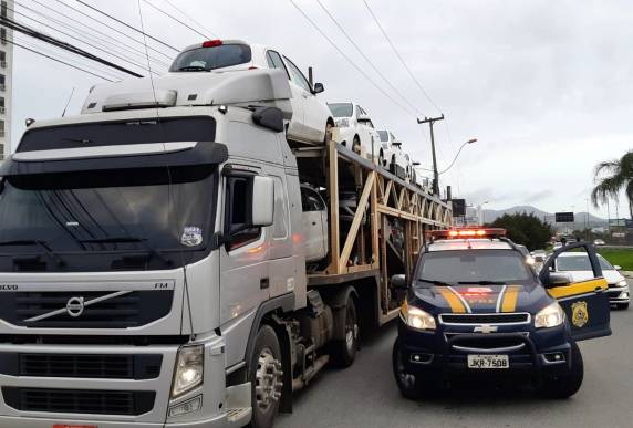 Caminhão foi carregado em Santa Maria, RS
