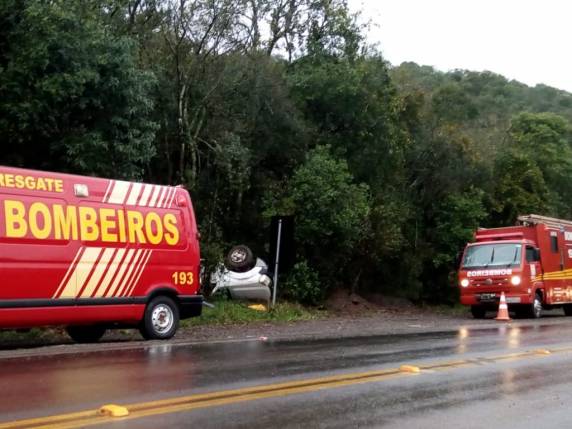 Uma pessoa fica ferida após capotar veículo na ERS-324 entre Passo Fundo/Marau - foto 2