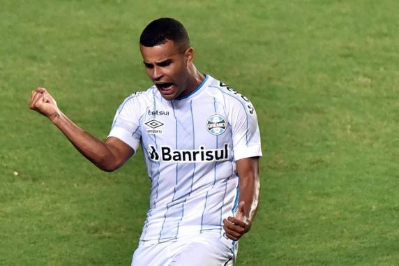 Equipe de Renato Portaluppi superou o adversário com gols de Alisson e de Darlan