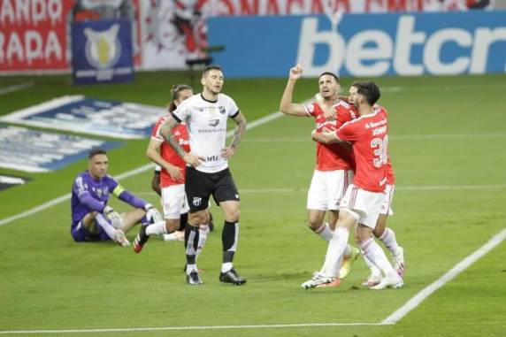 Atacante também disparou na artilharia do campeonato, com oito bolas na rede