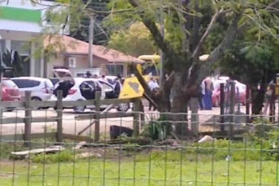 Criminosos fazem reféns e atacam banco em Itati, no Litoral Norte - foto 2