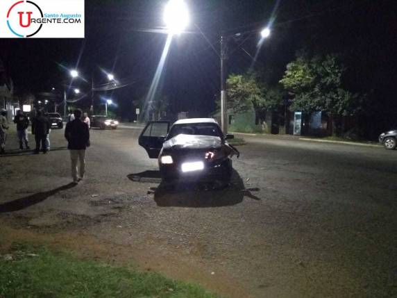 Acidente deixa três feridos no Centro de Santo Augusto - foto 3