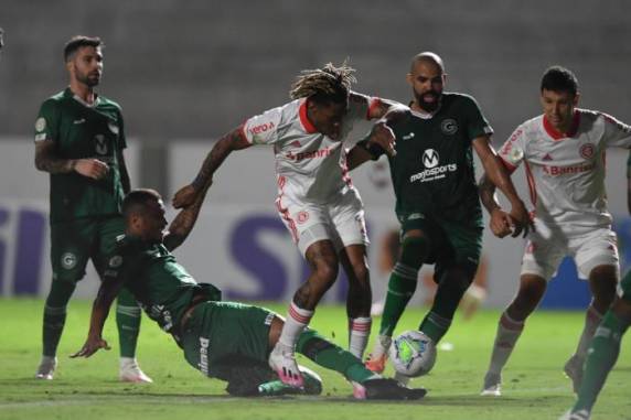 Colorado teve um jogador a mais desde os quatro minutos de partida, quando Jefferson foi expulso por falta violenta em Marcos Guilherme