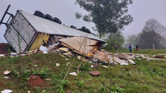 Acidente com vítima fatal no BR 472 entre Tenente Portela e Três Passos - foto 2