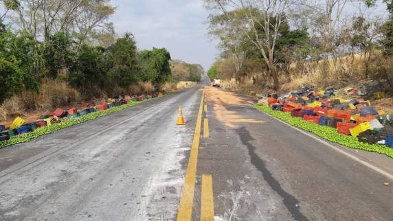Acidente no amanhecer deste domingo deixa 12 mortos na BR 365 - foto 4