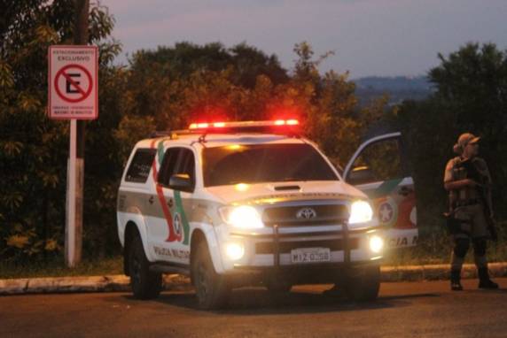 Um homem, de 23 anos, foi preso por volta das 11h9 de domingo (20), na rua Odorico Zanini, no bairro Efapi, em Chapecó (SC)