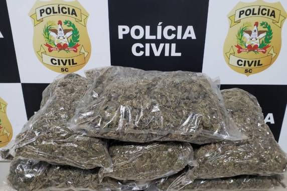 Segundo a Polícia Civil, a droga era transportada de Cascavel, no Paraná, à Chapecó