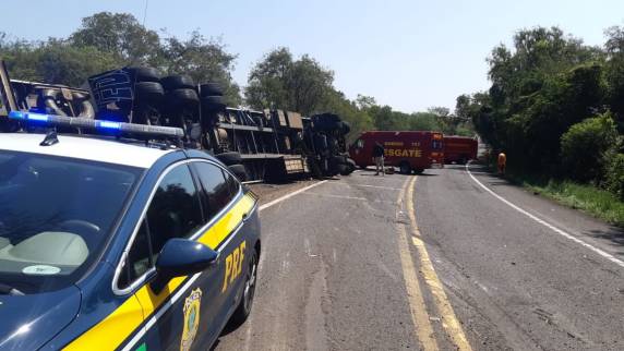 Condutor de Carreta, da cidade de São Sebastião do Caí, sofreu lesões graves segundo a Polícia Rodoviária Federal