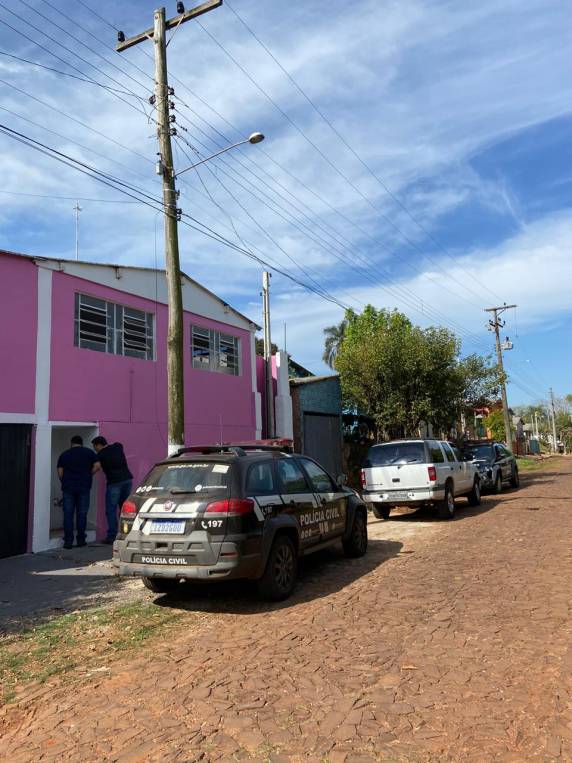 Polícia Civil faz buscas em Giruá durante investigação de assassinato ocorrido em Santo Ângelo - foto 3