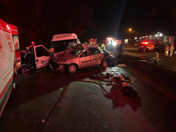 Grave acidente na BR-470 em Blumenau resulta na morte de pelo menos três pessoas - foto 4