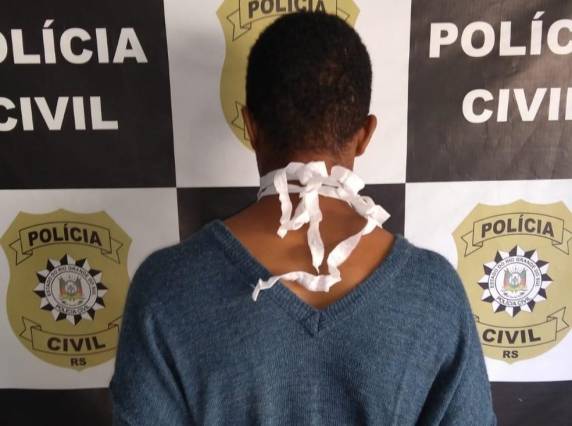 Juliana Bastos, de 41 anos, dirigia uma motocicleta quando foi atingida por uma van na semana passada. Segundo a polícia, o suspeito tem antecedentes por roubo e receptação