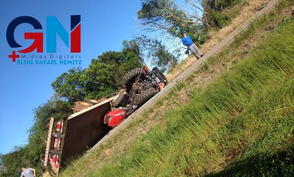 Grave acidente bloqueia o trânsito na RSC 377 - foto 2