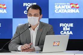 Carlos Moisés, do PSL, é suspeito de fraude em compra de respiradores para enfrentamento da covid-19 no Estado