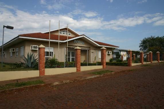 Pai, uma professora e o então namorado da mãe, presa pelo crime, foram ouvidos por cerca de seis horas. Nova audiência está marcada para o dia 9 de outubro. Corpo de Rafael Winques foi encontrado em 15 de maio
