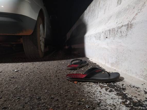 Veículo foi encontrado abandonado em ponte na divisa do Rio Grande do Sul com Santa Catarina. Perícia identificou sangue no parapeito e na residência do casal. Bombeiros fazem buscas