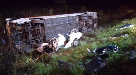 Colisão ocorreu na BR-470, conhecida Serra do Ilhe?us, entre Pouso Redondo e Otacílio Costa. Segundo a PRF, cinco pessoas foram conduzidas ao hospital com ferimentos de leves