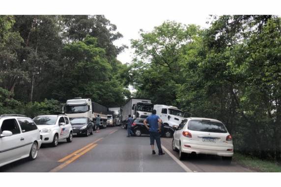 O acidente de trânsito, do tipo colisão frontal foi registrada na BR-285, em Passo Fundo, na tarde desta segunda-feira