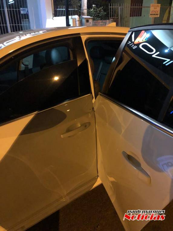 Veículo atinge carro estacionado, atropela motorista e condutor foge do local, em Três de Maio - foto 4