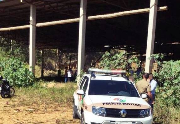 Ministério Público afirma que denunciada aproveitava que marido trabalhava em outra cidade para manipular situação. Grávida foi morta em Canelinha e teve bebê retirada do ventre com um estilete, segundo denúncia