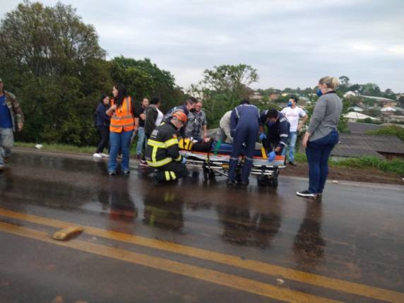 Ônibus capota e deixa oito feridos na ERS-324 em Passo Fundo - foto 4