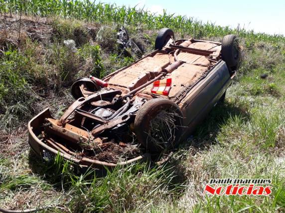 Veículo capota e homem fica ferido na BR 472 em Três de Maio - foto 2