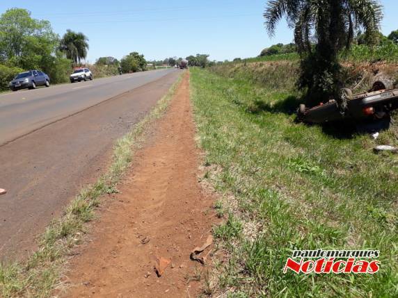 Veículo capota e homem fica ferido na BR 472 em Três de Maio - foto 4