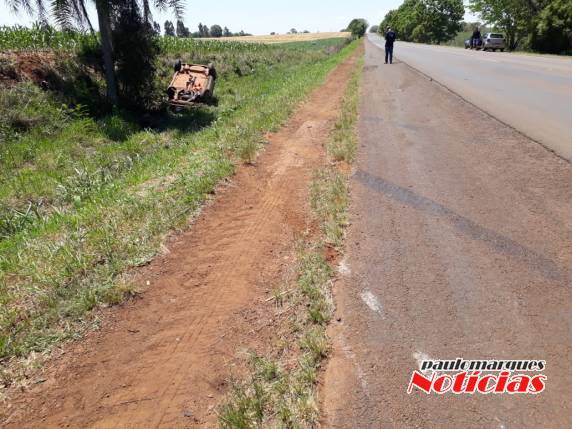 Veículo capota e homem fica ferido na BR 472 em Três de Maio - foto 6