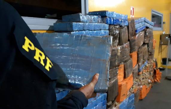 PRF apreende 1,14 tonelada de maconha na BR 101 em Garuva - foto 4