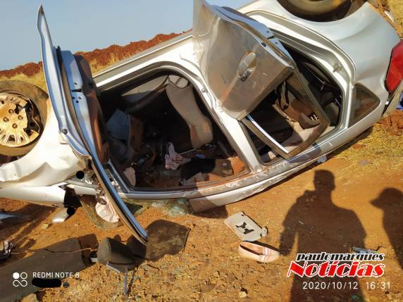 Saída de pista seguida de capotamento na RS 344 em Tuparendi - foto 3