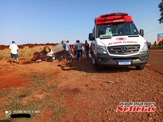 Saída de pista seguida de capotamento na RS 344 em Tuparendi - foto 2