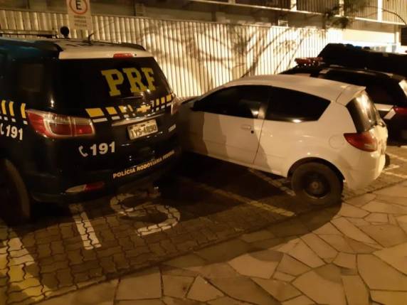 Condutor se negou a fazer o teste do bafômetro e foi levado à delegacia