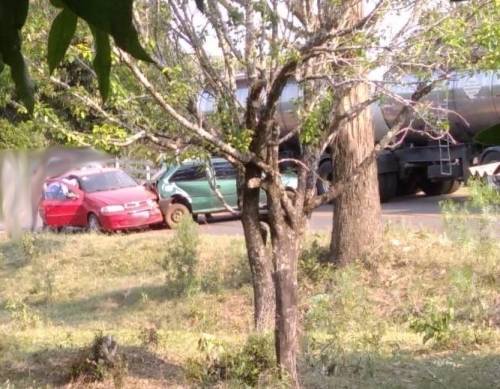 Um dos veículos envolvidos fugiu do local do acidente
