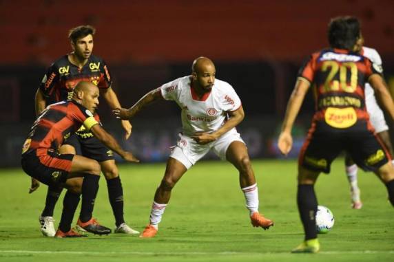Além do meio-campista, Adryelson (contra), Moledo e Yuri Alberto marcaram os gols do triunfo em Recife
