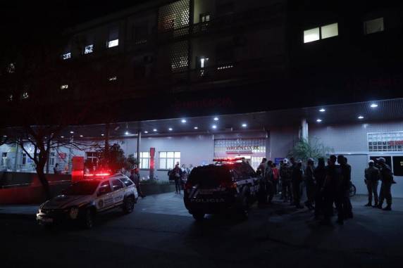 Com fuzil, criminosos atiram contra grupo rival na emergência do Hospital Cristo Redentor - foto 3