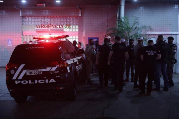 Com fuzil, criminosos atiram contra grupo rival na emergência do Hospital Cristo Redentor - foto 2