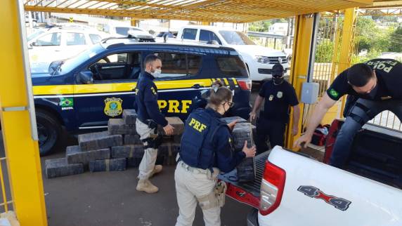 Três criminosos foram presos e outros quatro seguem sendo procurados