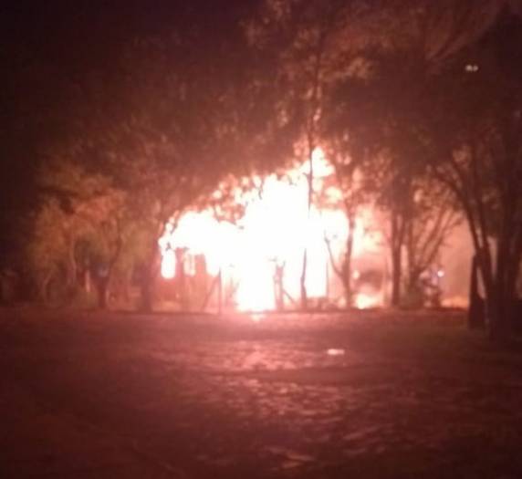 Incêndio consome residência no bairro Thomé de Souza em Ijuí - foto 4